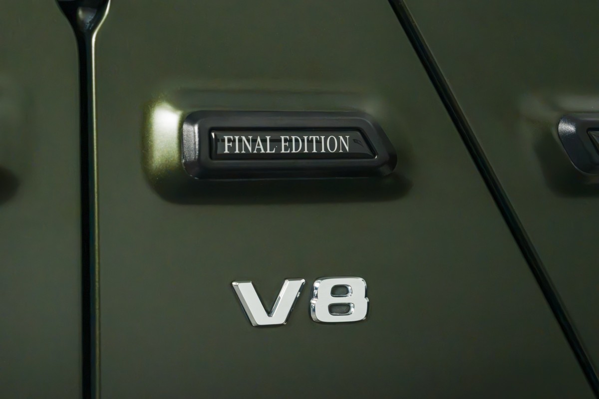 31581